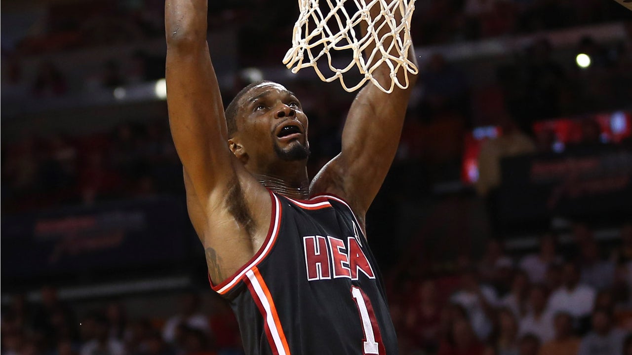 Chris Bosh shows versatility as Heat seek offense
